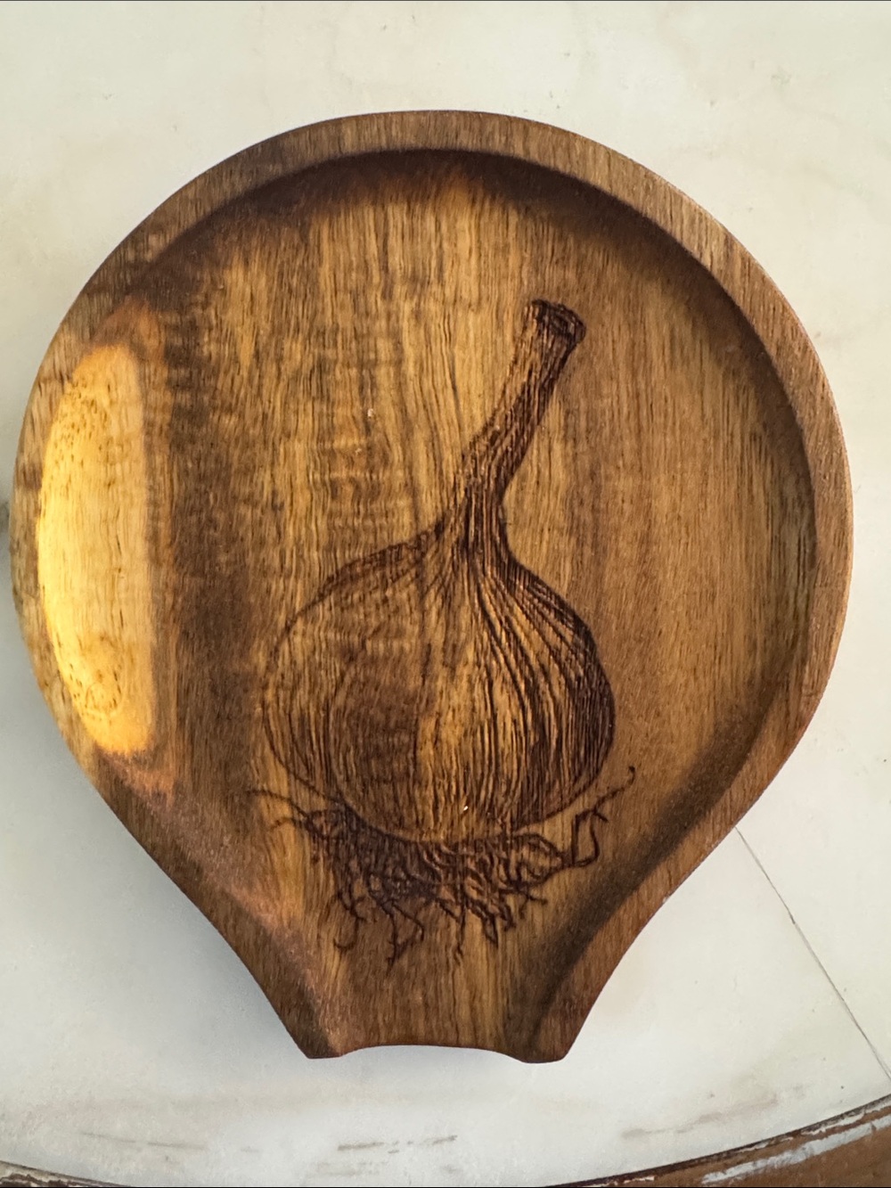 Handcrafted Brown Wooden Spoon Rest with Garlic Engraving - Home Kitchen